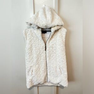 White faux fur vest size L